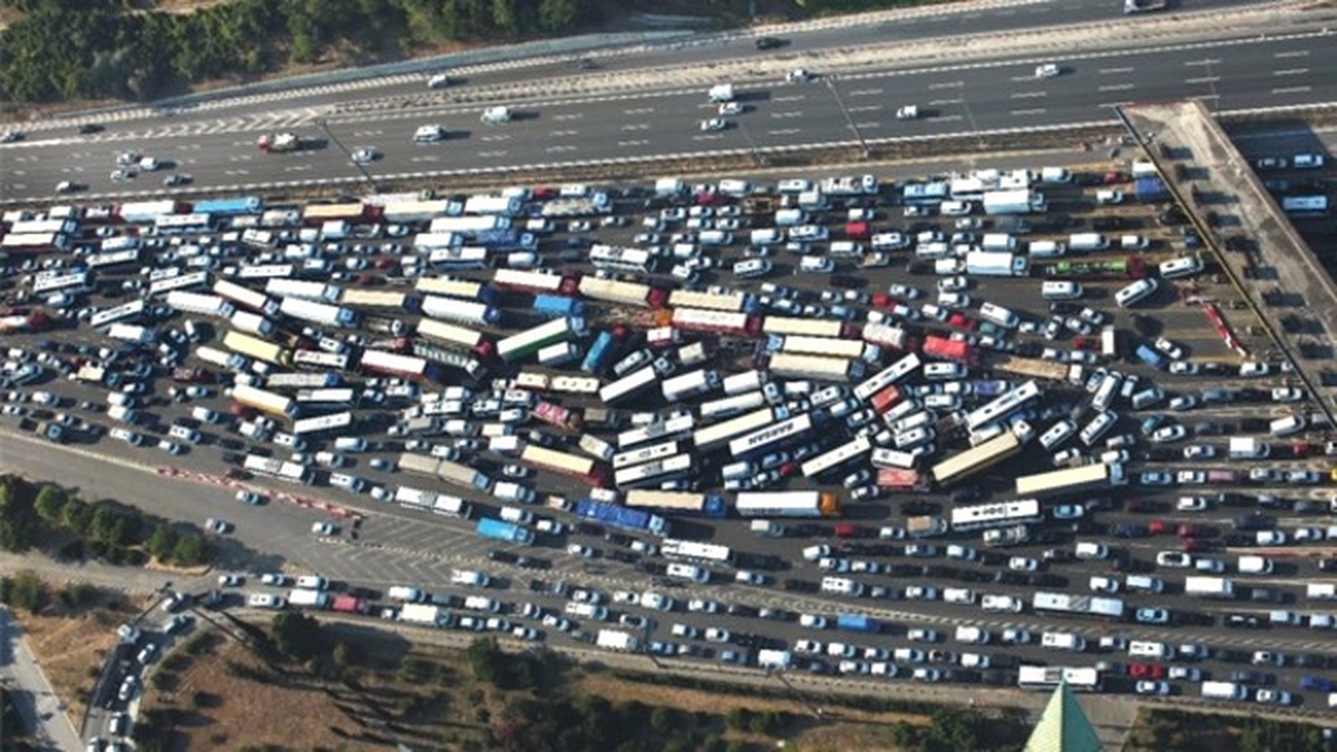 Serbest Geçiş Sistemine İki Gün Kala Mahmutbey Gişelerdeki Trafik Çilesi Havadan Görüntülendi