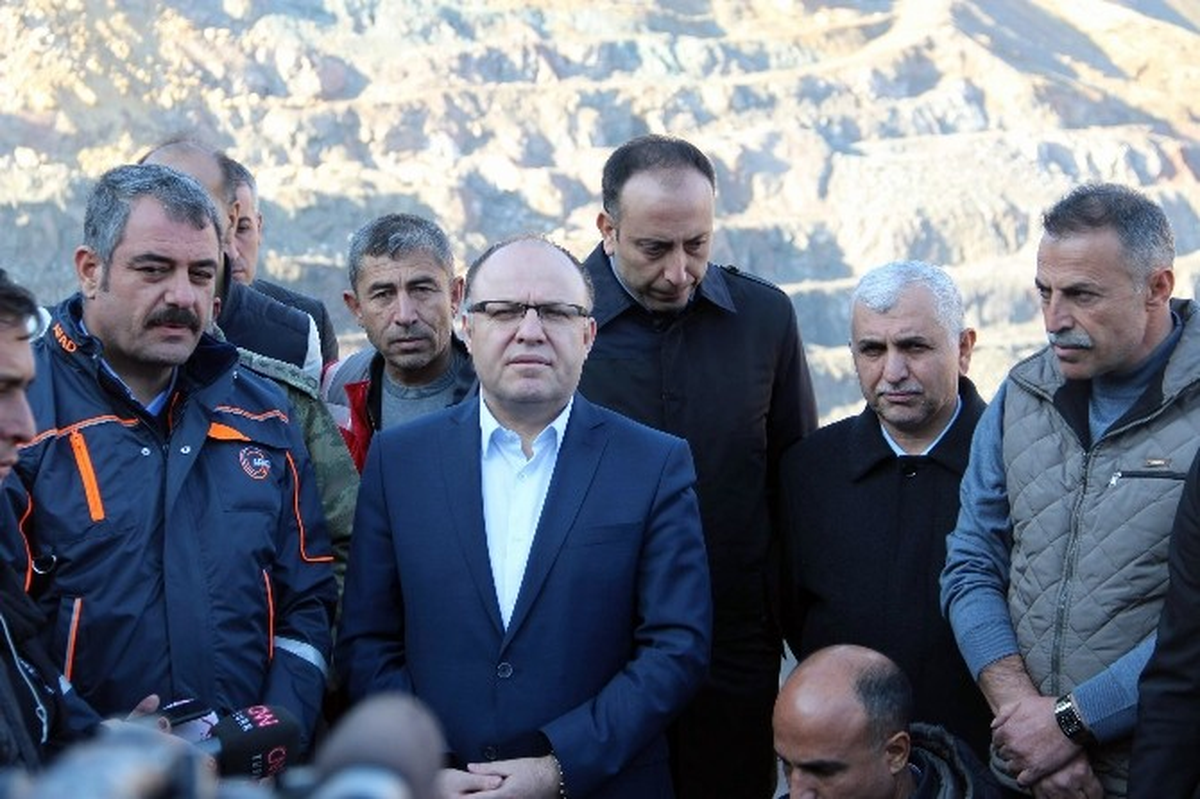 Siirt\'te 5 İlden Kurtarma Ekipleri Aramaları Sürdürüyor