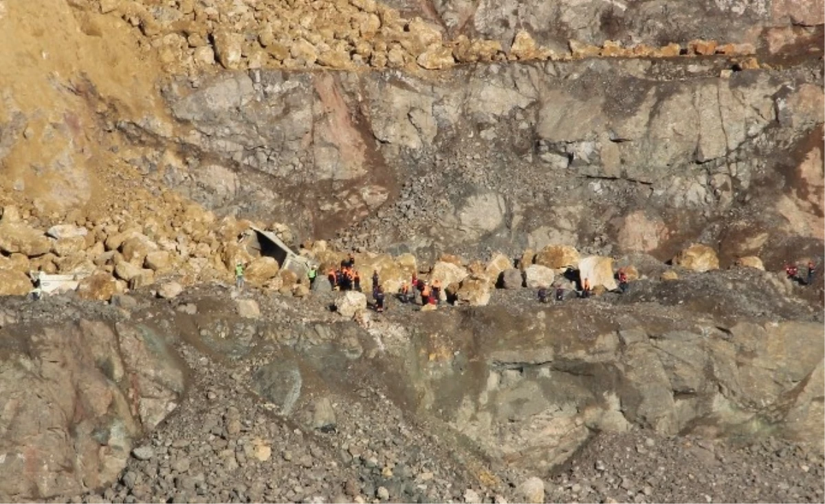 Siirt\'te Maden Faciası! 13 İşçi Hala Toprak Altında
