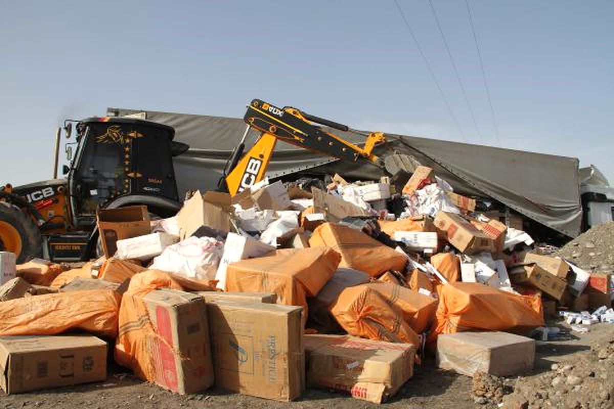 Silopi\'de 479 Bin 30 Paket Kaçak Sigara İmha Edildi