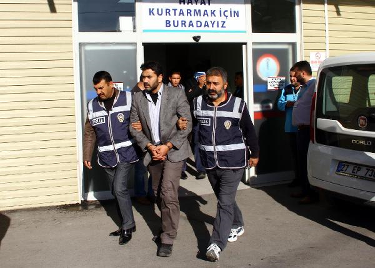 Suriyeli\'nin 1.5 Milyon Dolarını Çalan 2\'si Polis 7 Kişi Gözaltında