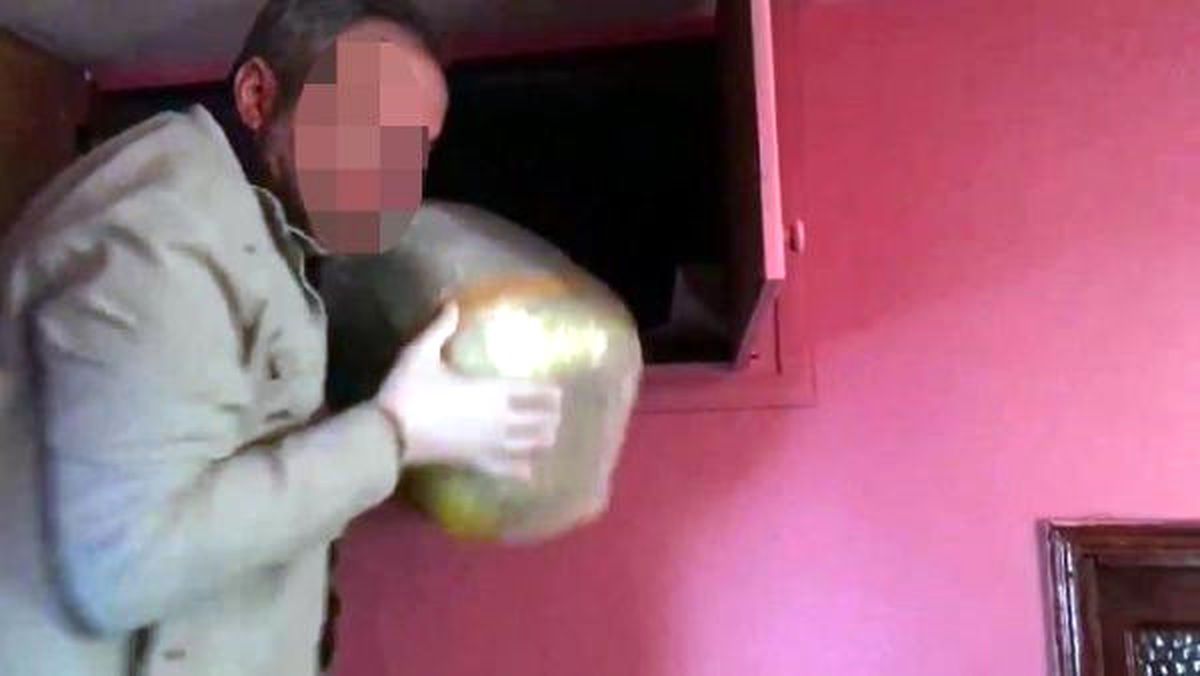 Tavanda 52.5 Kilo Esrar! 'Uyuşturucu Benim, Eşimi Serbest Bırakın' Diyen Koca da Tutuklandı