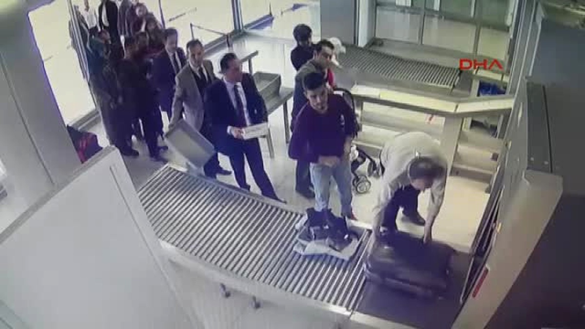 Van Afyon Sakızıyla Uçağa Binmeye Çalışan Iranlı Yakalandı