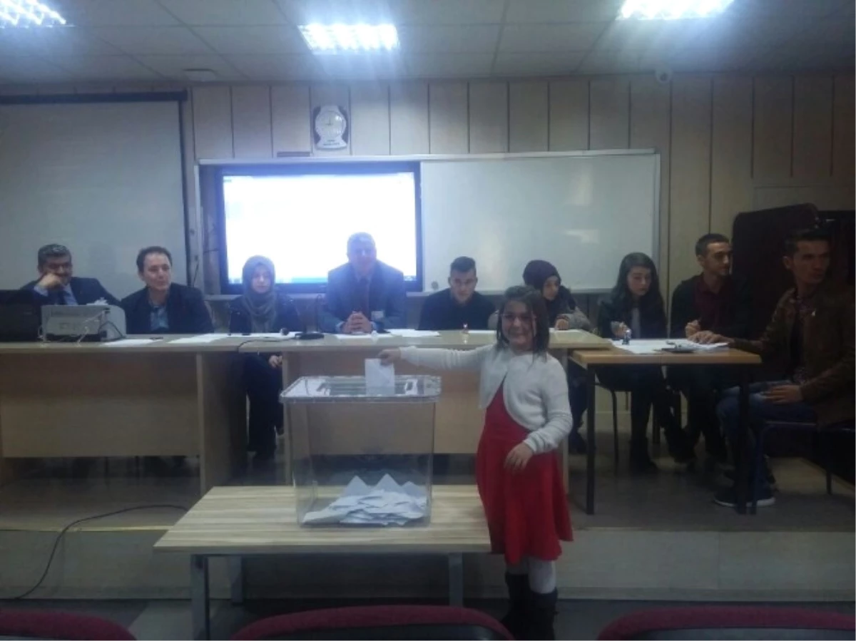 Yozgat\'ta \'İl Öğrenci Meclis Başkanlığı Seçimi\' Yapıldı