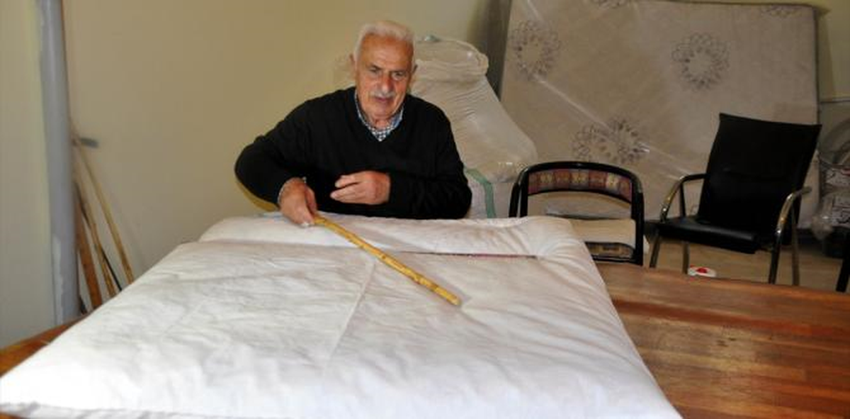60 Yıldır İğnesini Hiç Bırakmadı