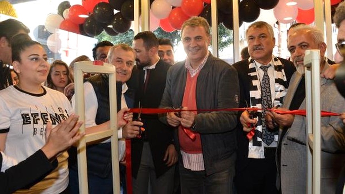 Adana\'daki Kartal Yuvası\'na Olaylı Açılış (2)