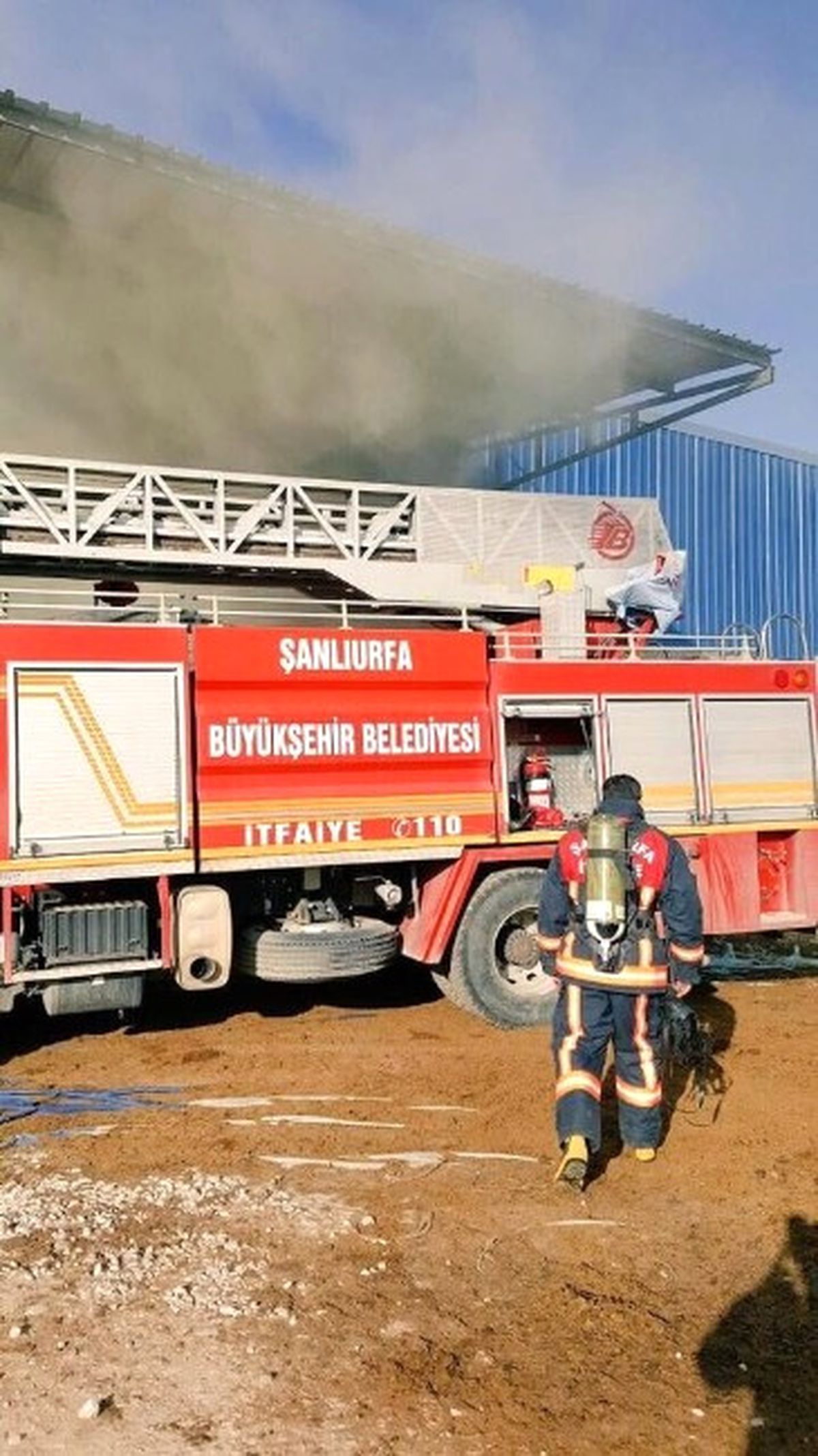 Akçakale\'de Yağ Fabrikasında Yangın Çıktı
