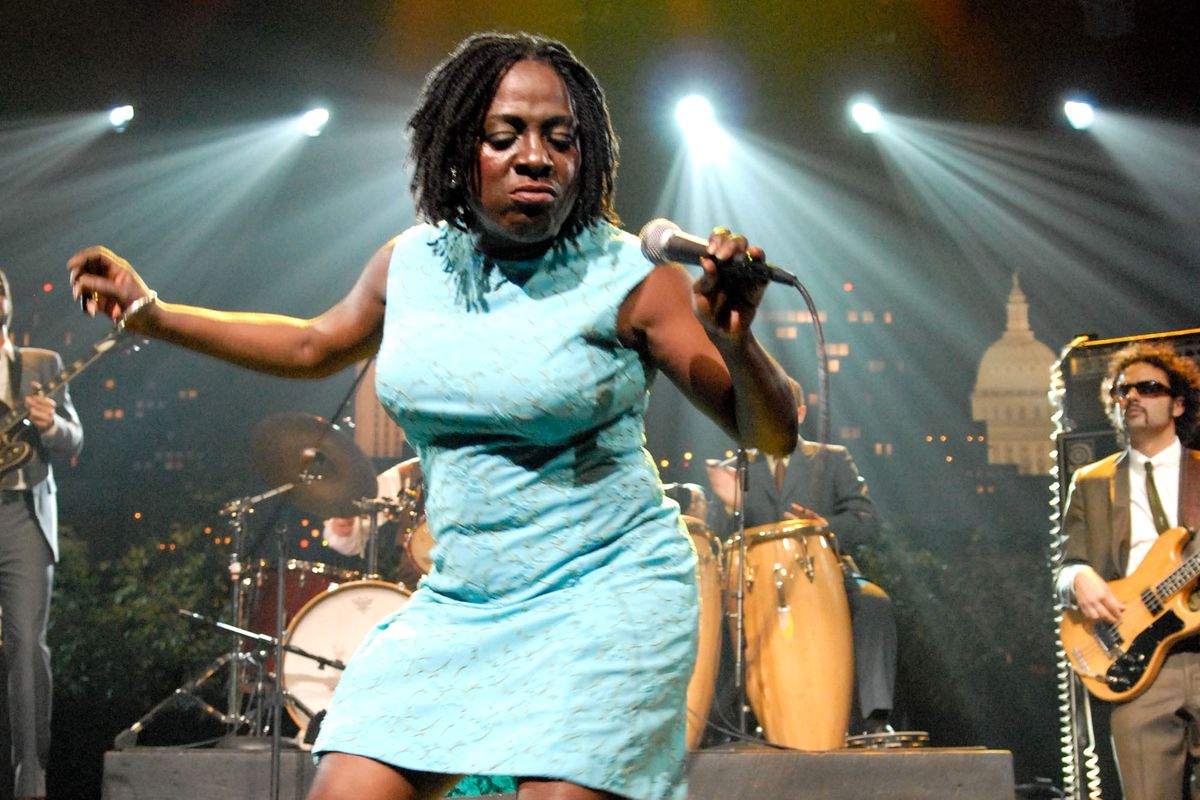 Amerikalı Ünlü Şarkıcı Sharon Jones Yaşamını Yitirdi