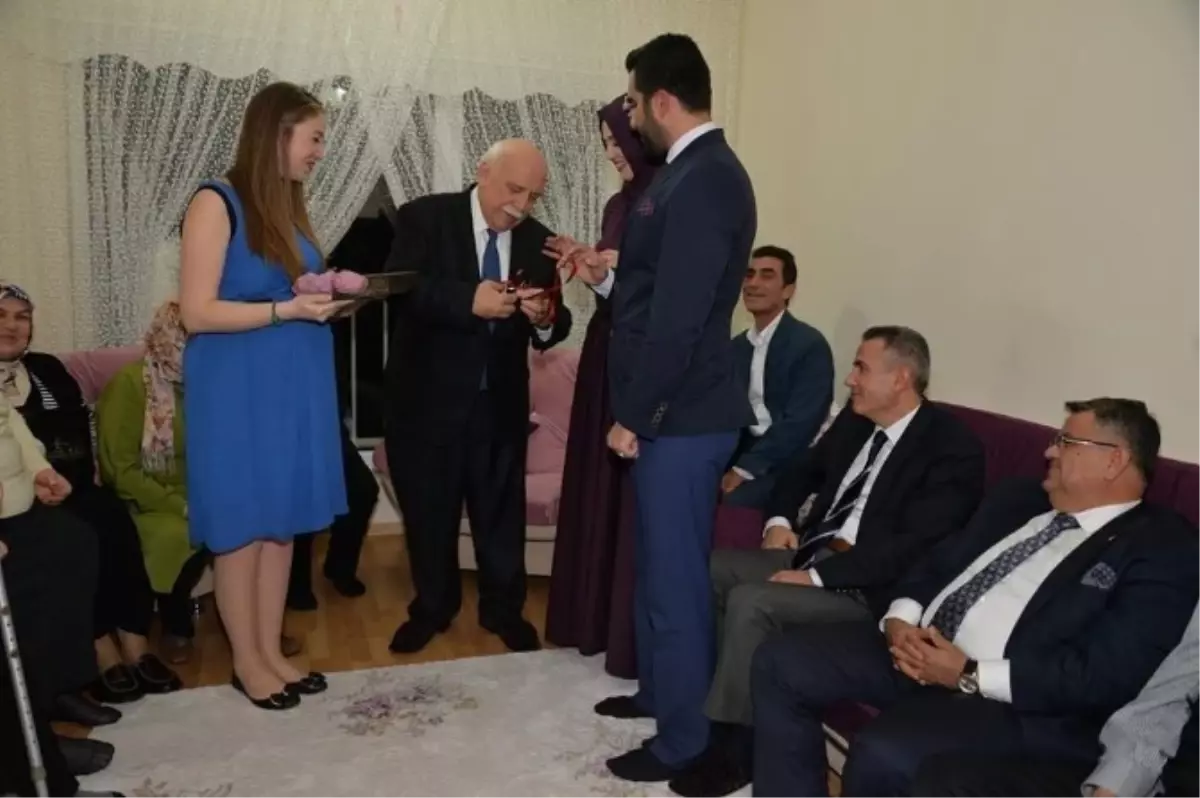 Bakan Avcı, Memleketi Bilecik\'te Kız İstedi, Ardından Söz Yüzüklerini Taksit