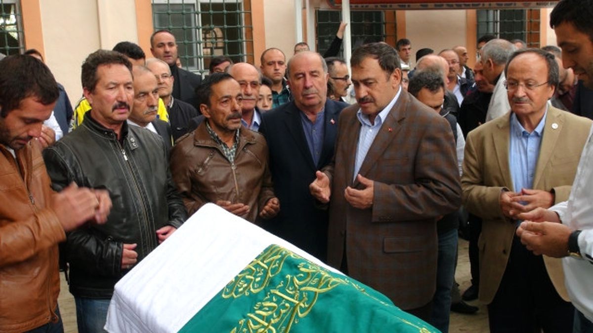 Bakan Eroğlu Cenaze Törenine Katıldı