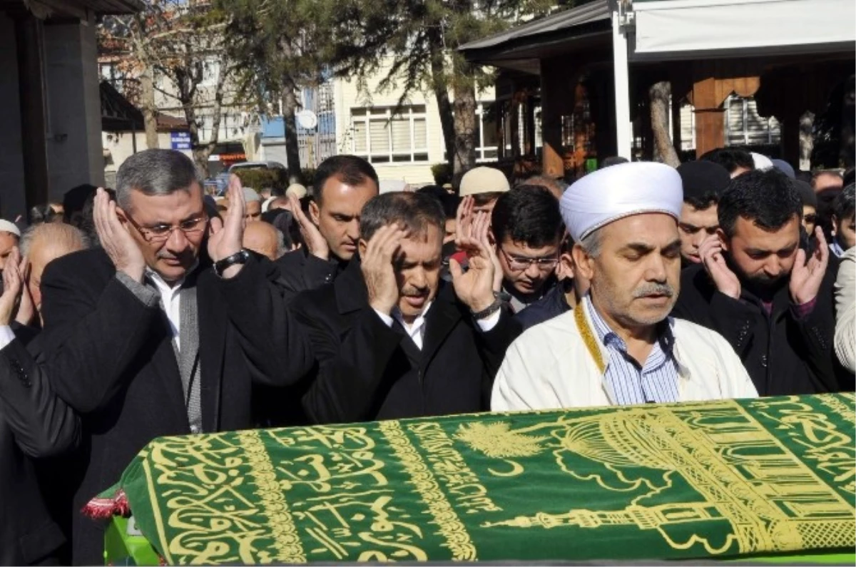 Bakan Eroğlu, Eski Milli Eğitim Müdürü Özsoy\'un Cenaze Törenine Katıldı