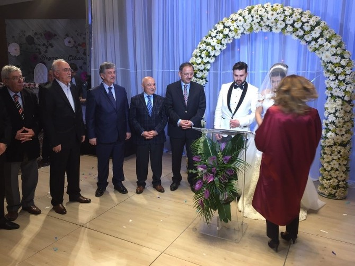 Bakan Özhaseki Nikah Şahitliği Yaptı