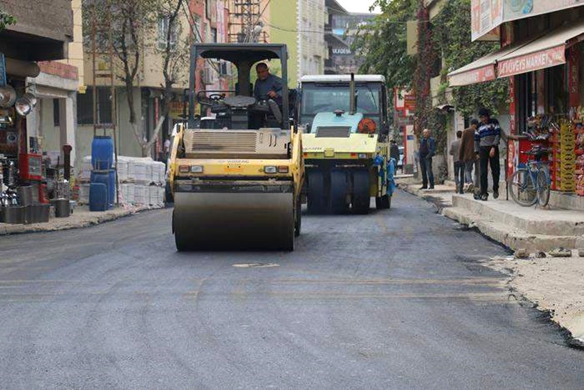 Batman\'da Kayyum Başkan 60 Günde 60 Bin Ton Asfalt Serimi Gerçekleştirdi