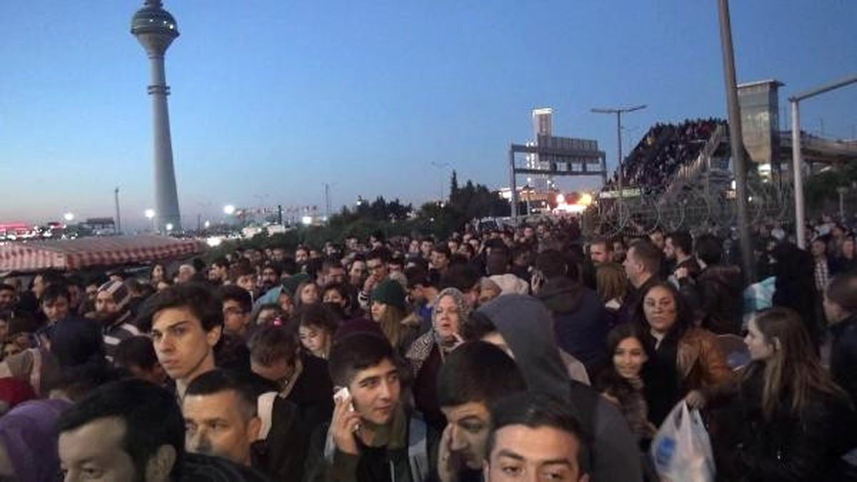 Beylikdüzü\'nde Kitap Fuarı İzdihamı