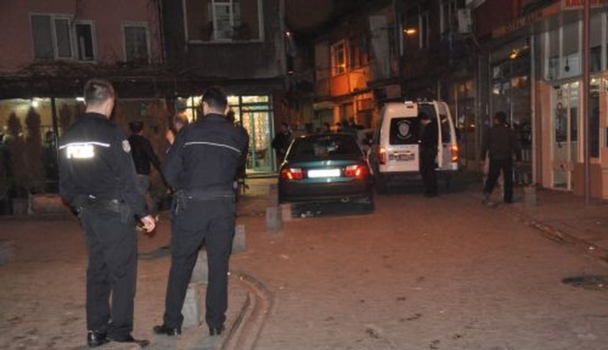 Beyoğlu\'nda Silahlı Kavga: 1 Ölü, 2 Yaralı (1)