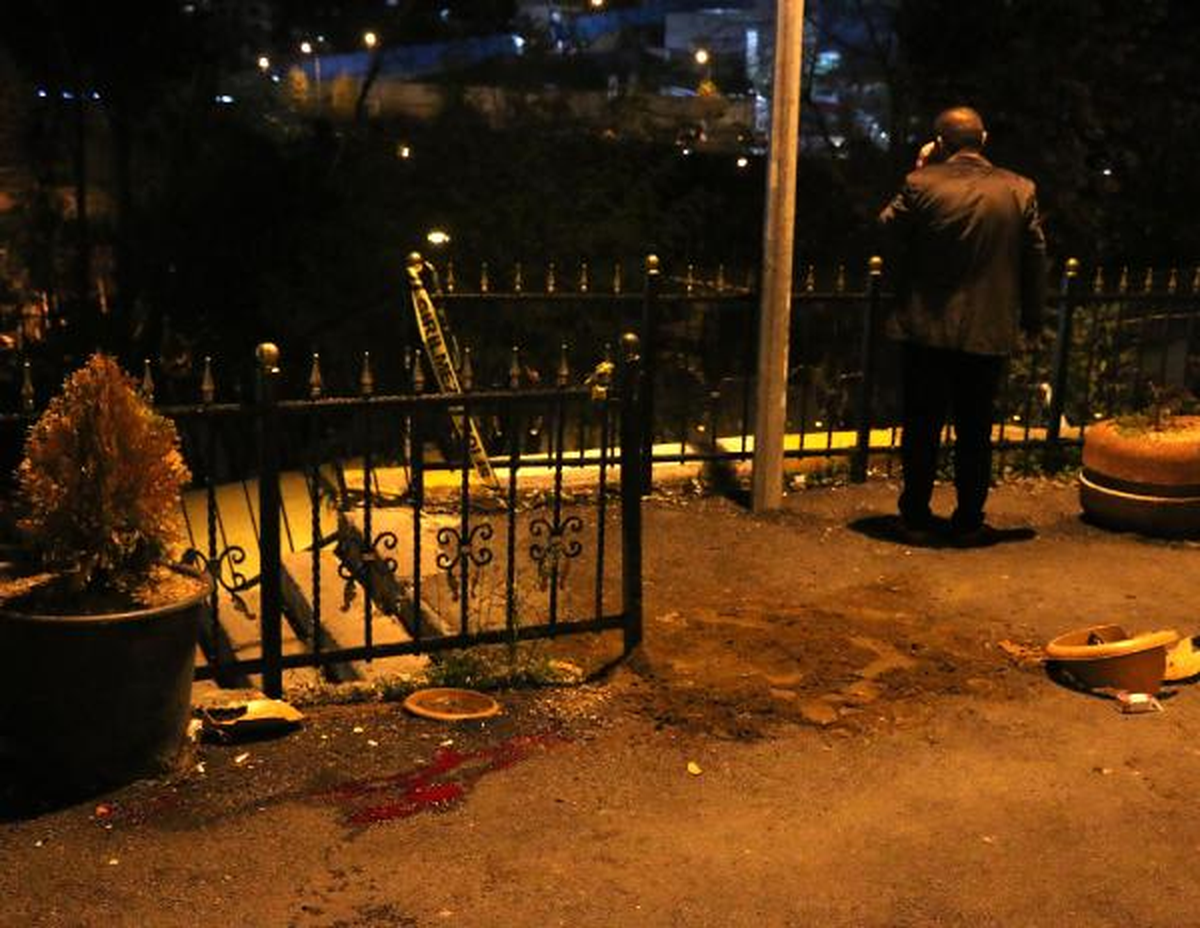 Beyoğlu\'nda Silahlı Kavga: 1 Ölü, 2 Yaralı