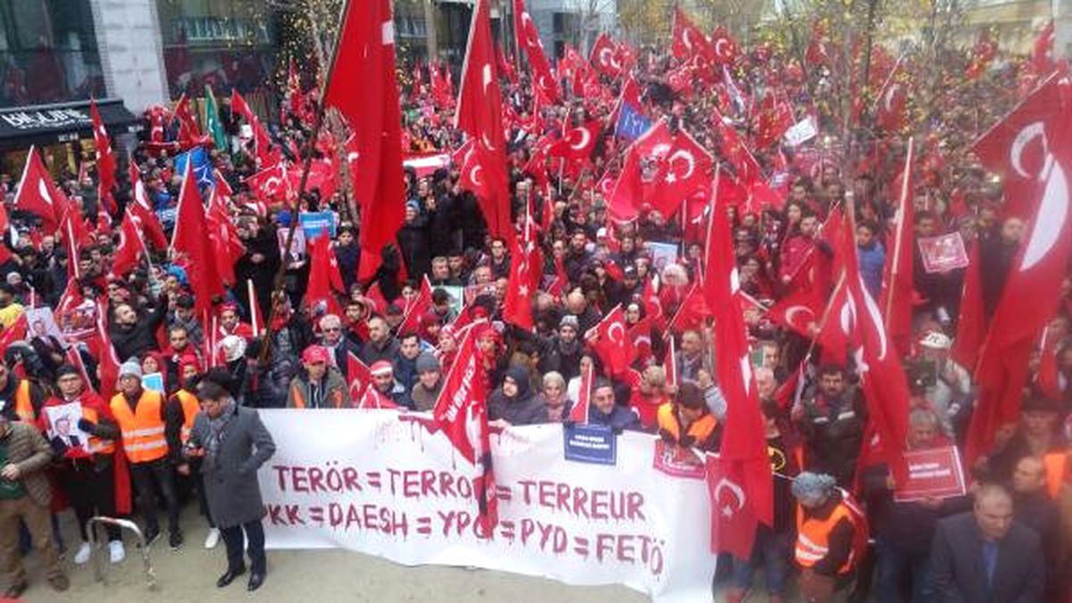 Brüksel\'de "Teröre Lanet, Demokrasiye Davet" Gösterisi