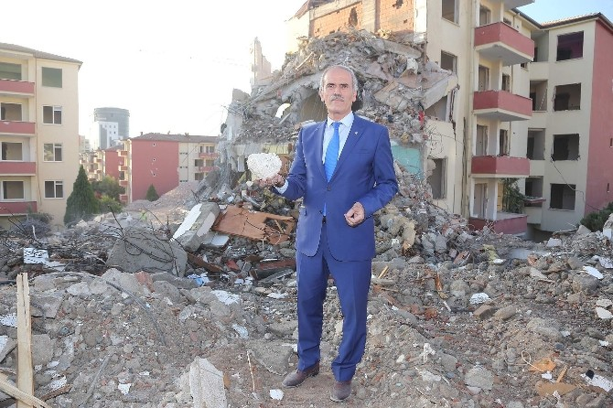 Bursa\'da Kentsel Dönüşüm Kapsamında 2100 Bina Yıkıldı