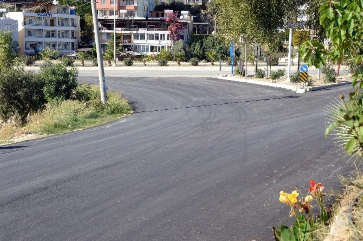 Büyükşehir Belediyesi, Yol Bakım ve Asfalt Çalışmalarını Sürdürüyor