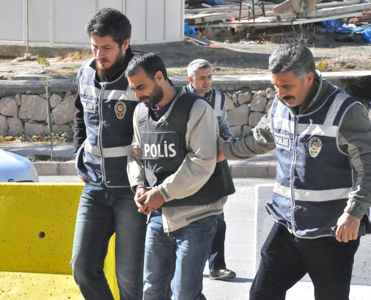 Çocuğunu Görmeye Gelen Eşini Öldüren Koca Adliyede