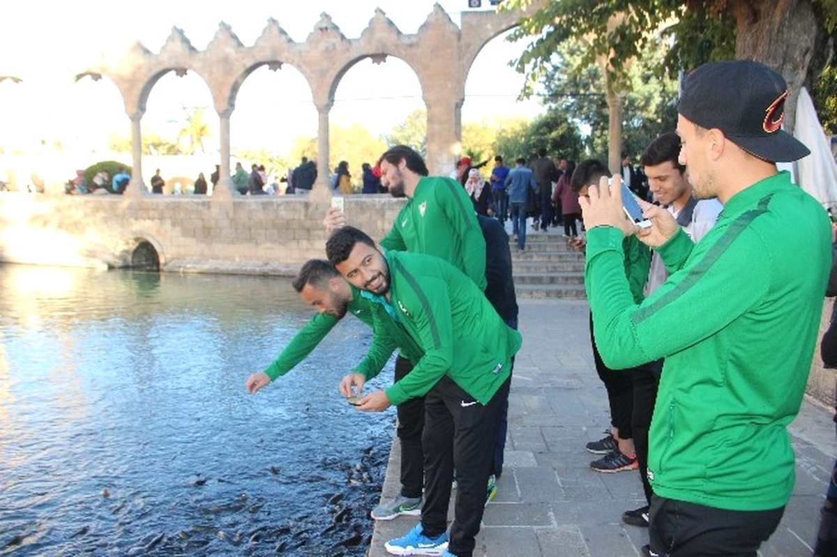 Denizlispor Futbolcuları Balıklıgöl\'ü Gezdi