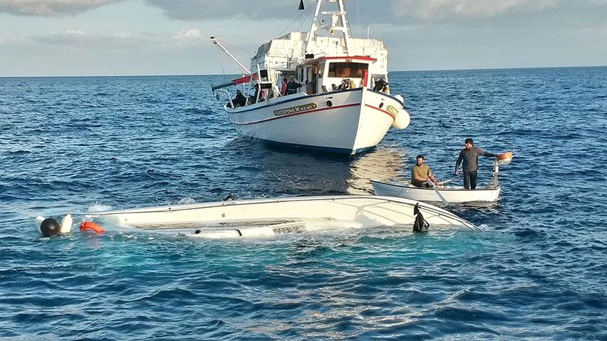 Didim\'de Göçmenleri Taşıyan Teknenin Alabora Olması