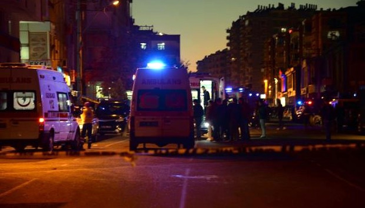 Diyarbakır\'da PKK\'lı Teröristler Ateş Açtı: 1 Terörist Ölü, 1 Terörist Yaralı Ele Geçti, 1 Polis...