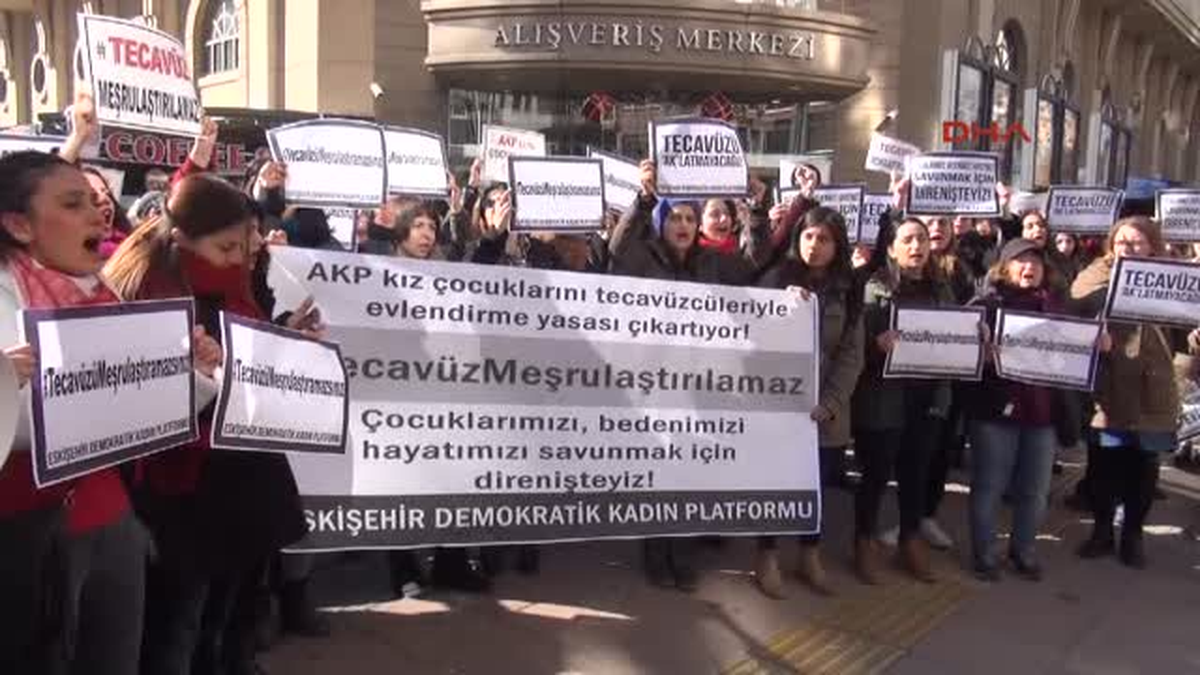 Eskişehir\'de Kadınların Cinsel Istismar Önergesi Eylemi