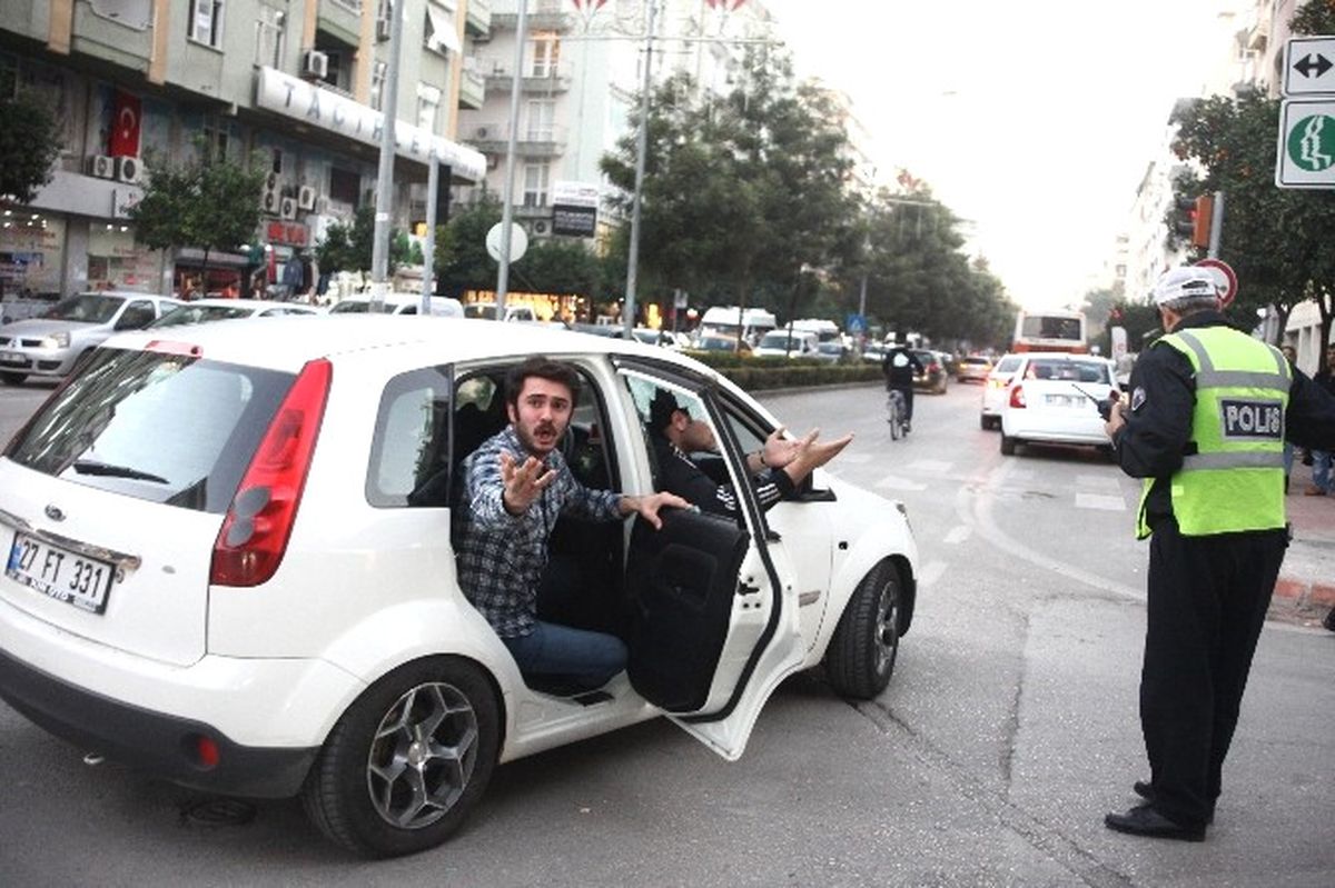 Holigan Taraftarlar Kız Çocuğuna da Acımadı