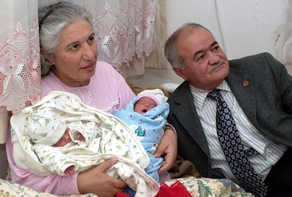 İleri Yaştaki Çiftin Tüp Bebek İkizleri 11 Yaşında