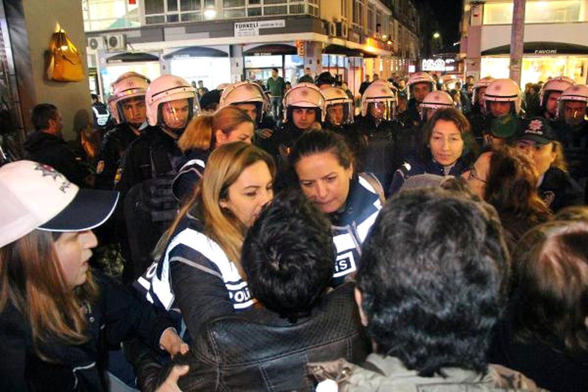İzinsiz Eylemde Gözaltına Alınan 12 Kadın Serbest Bırakıldı
