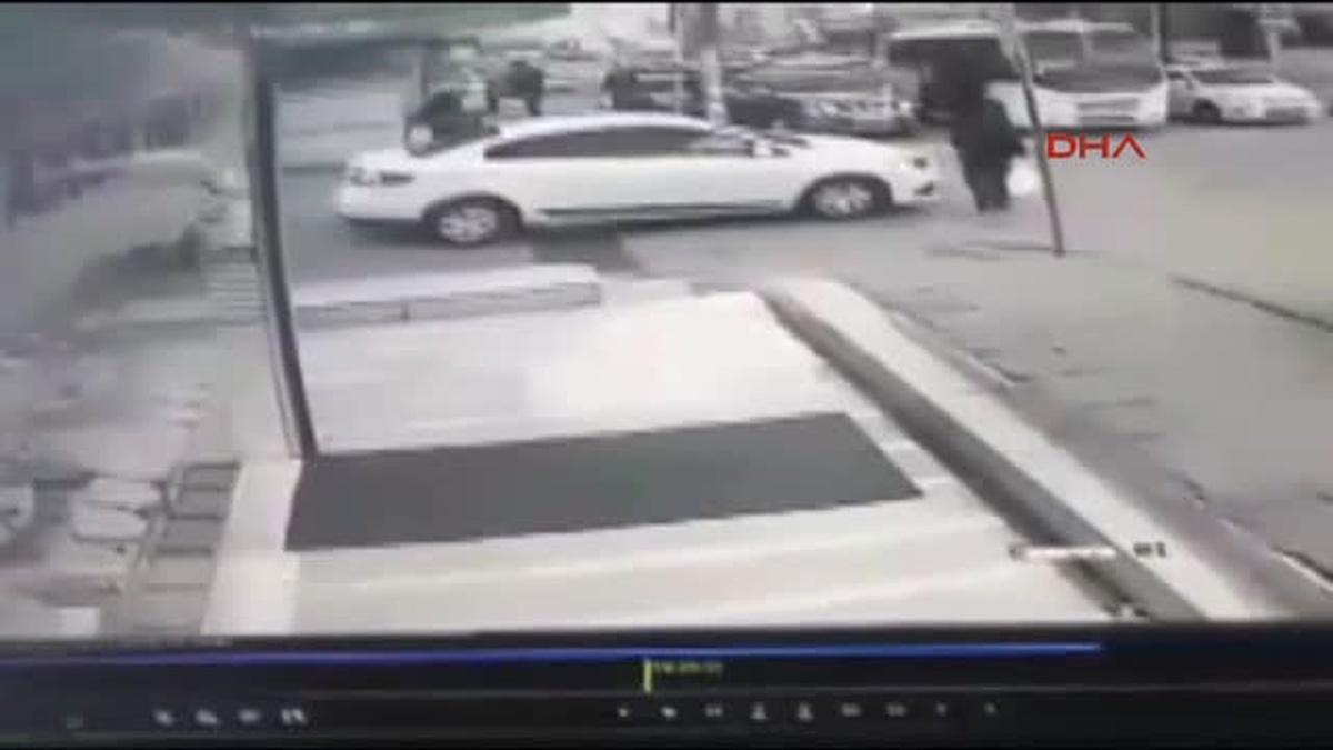 Kadın Kıyafeti Giyen Kuyumcu Soyguncuları Kamerada