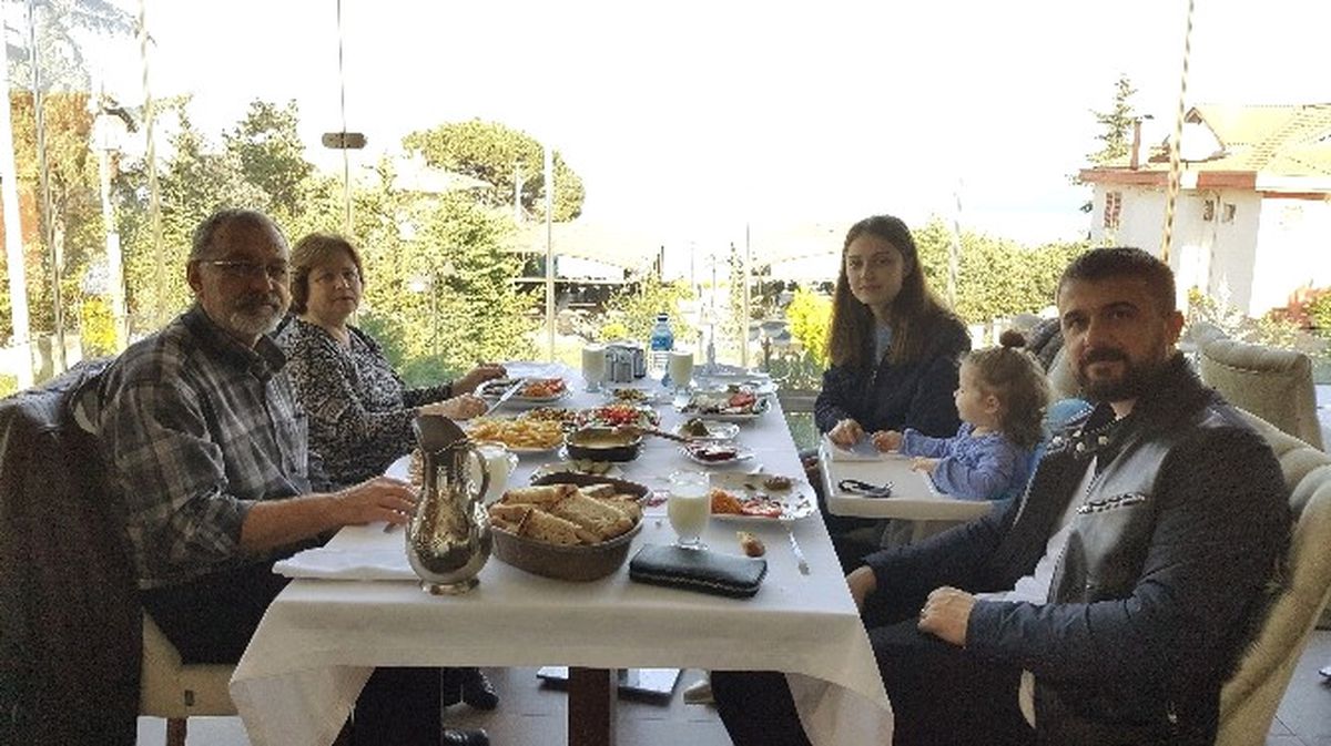 Kaleci Onur\'un Aile Saadeti