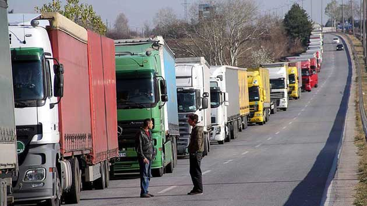 Kapıkule ve Hamzabeyli\'deki Tır Kuyruğu