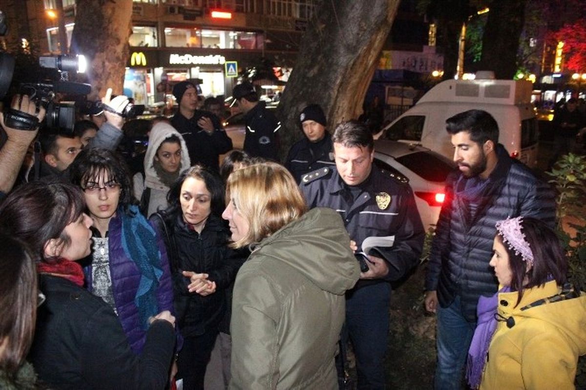 Kocaeli\'de Polis ile Eylemciler Karşı Karşıya Geldi : 15 Gözaltı