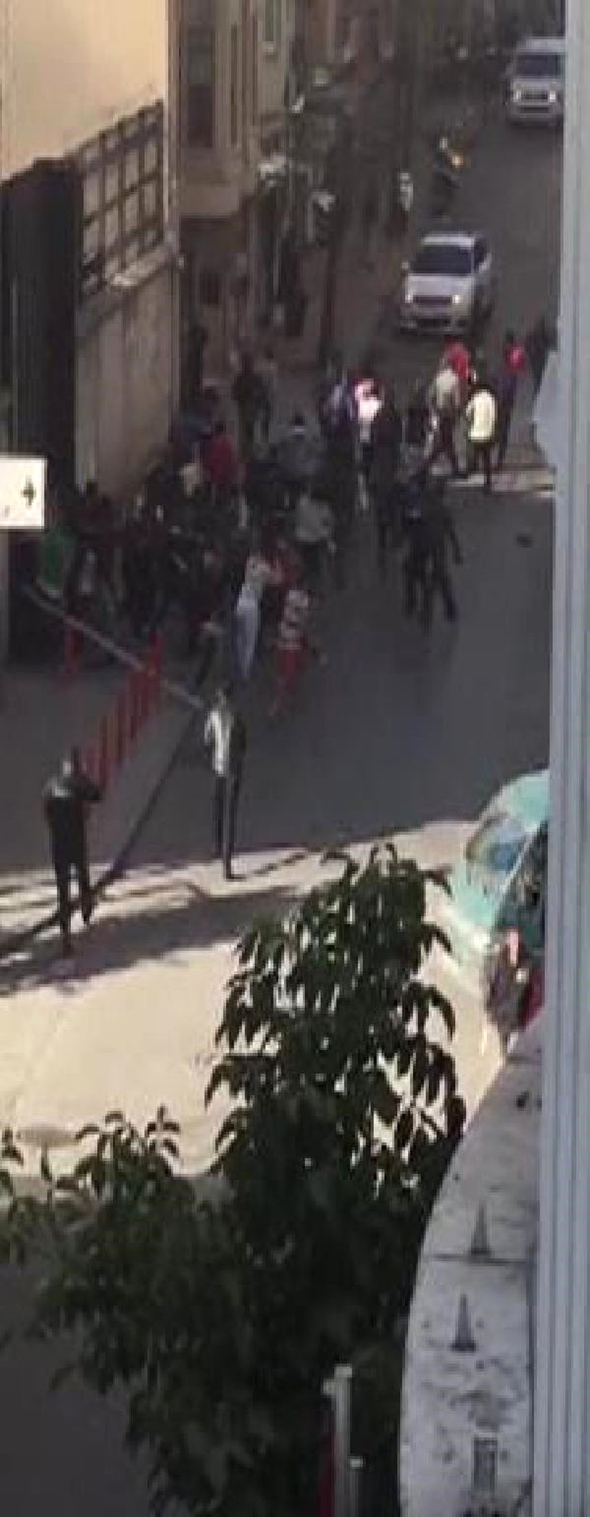 Kumkapı\'da Geri Gönderme Merkezi\'nde Olay Çıkaran Yabancılar Kaçtı, Polis Arkalarından Ateş Açtı