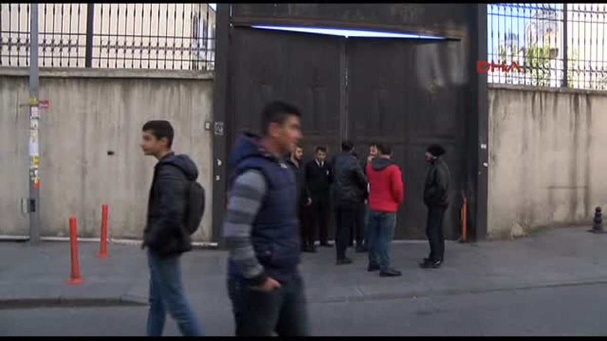 Kumkapı\'daki Yabancılar Misafirhanesi\'de Yangın