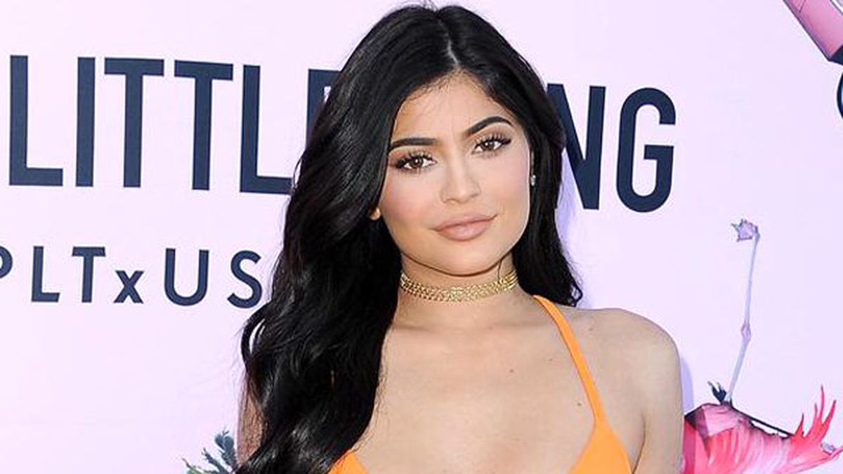 Kylie Jenner, Dantelli Tül Sütyeniyle Son Yatırımının Tanıtımını Yaptı