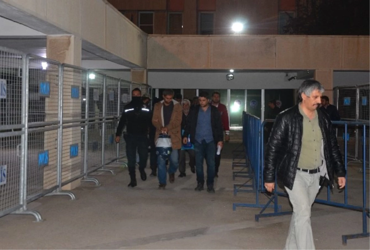 Mardin\'den Gözaltına Alınan 20 Dbp\'li Tutuklandı