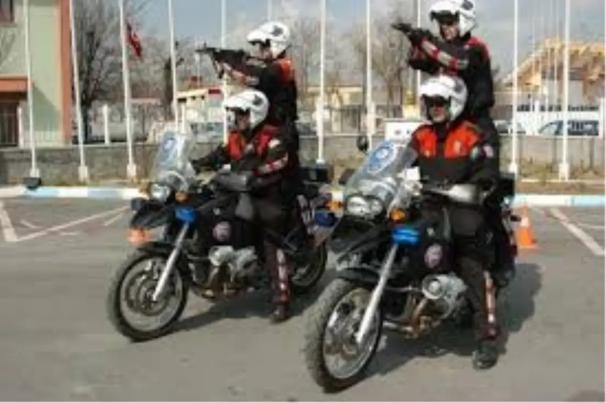 Motosikletli Polis Timlerine Neden Yunuslar Deniyor?