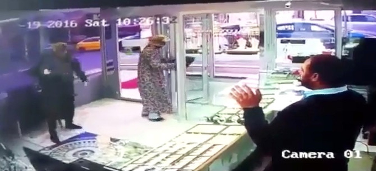 Kadın Kılığına Giren Hırsızlar Kameralara Yansıdı