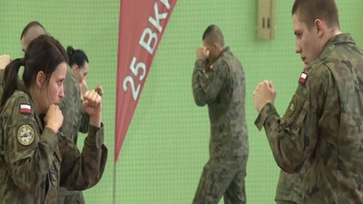Polonyalı Kadınlar Artık Kendilerini Savunma Şansına Sahip