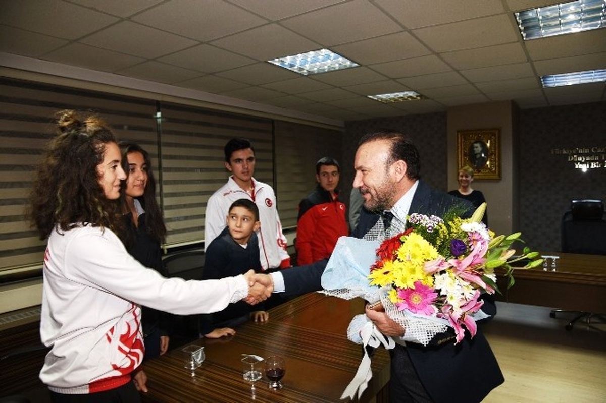 Sümerspor Kürek Kulübü, Başkan Doğan\'ı Ziyaret Etti