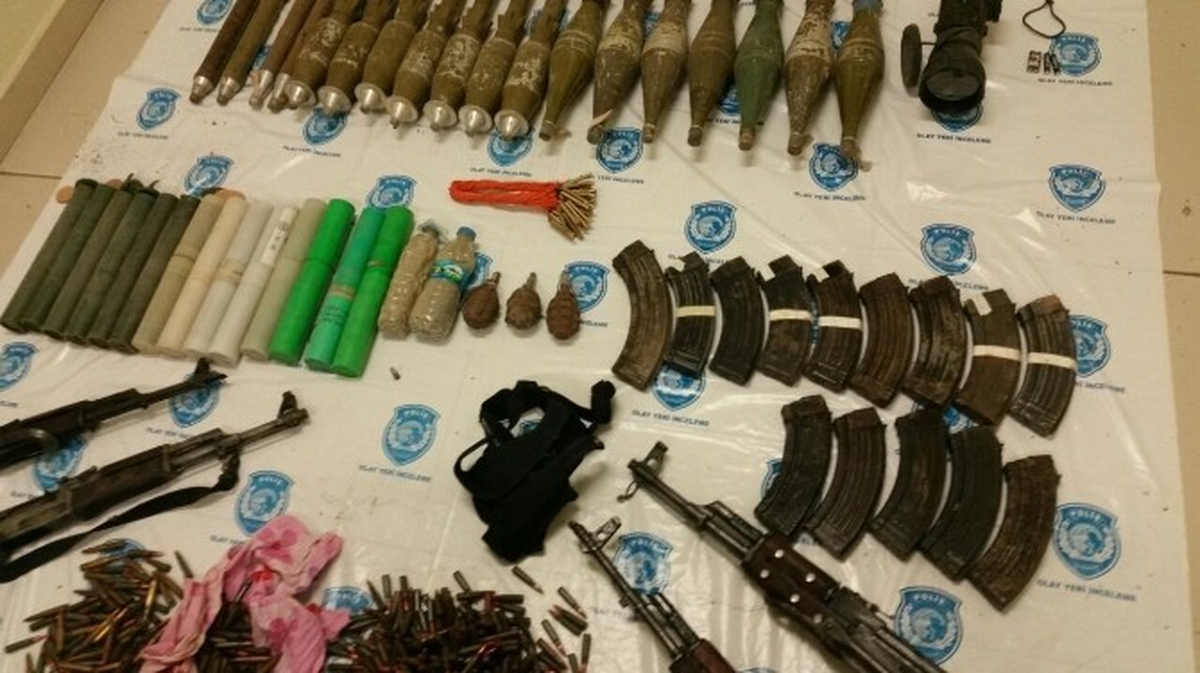 Van'da Bir Binada PKK'ya Ait Cephanelik Ele Geçirildi