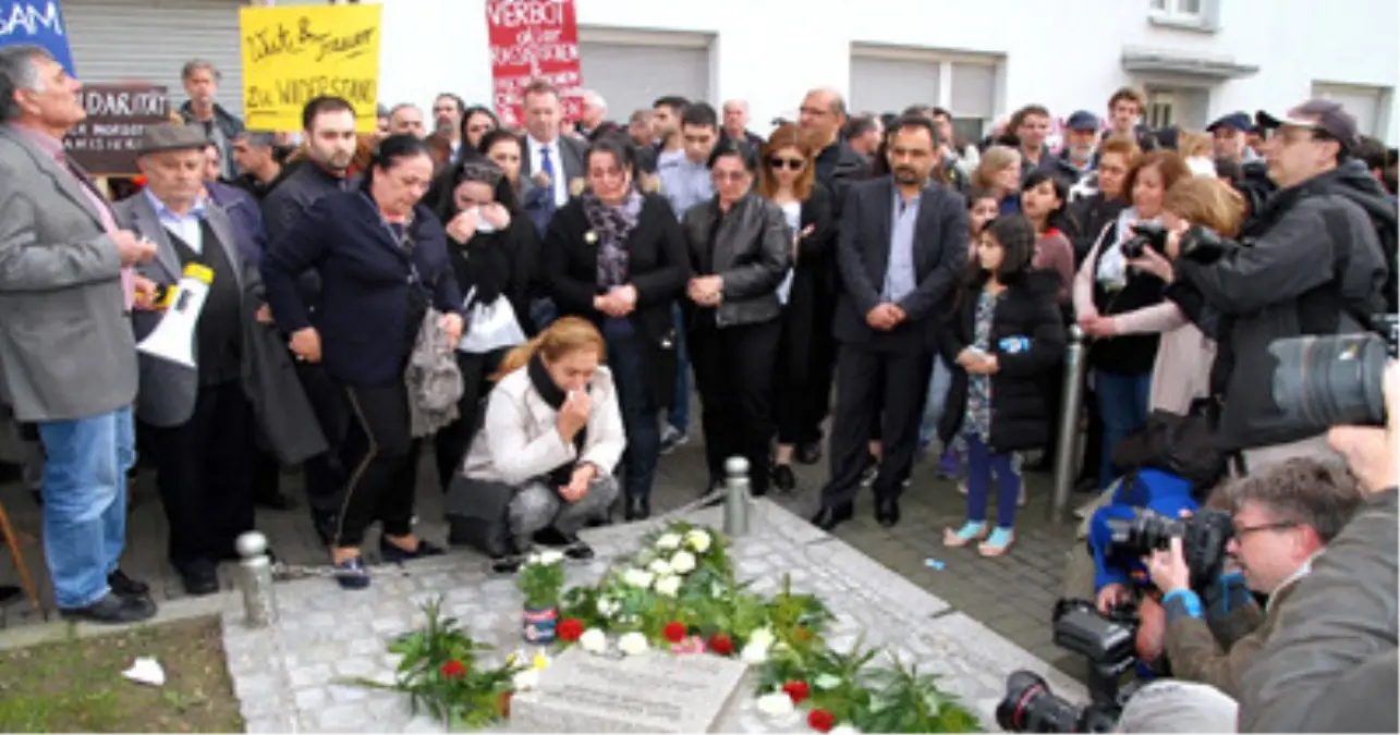 Almanya'da Nsu Terör Örgütü Protesto Edildi