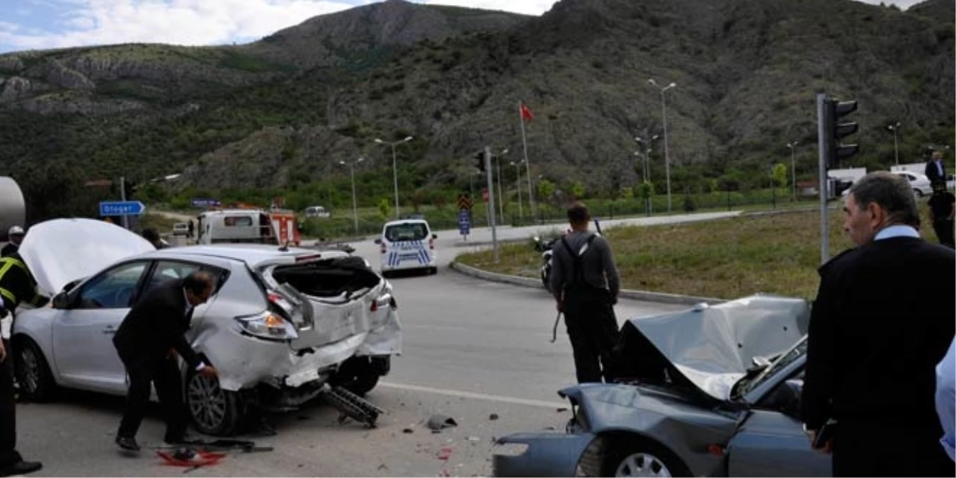 Amasya\'da Minibüsle Otomobil Çarpıştı: 7 Yaralı