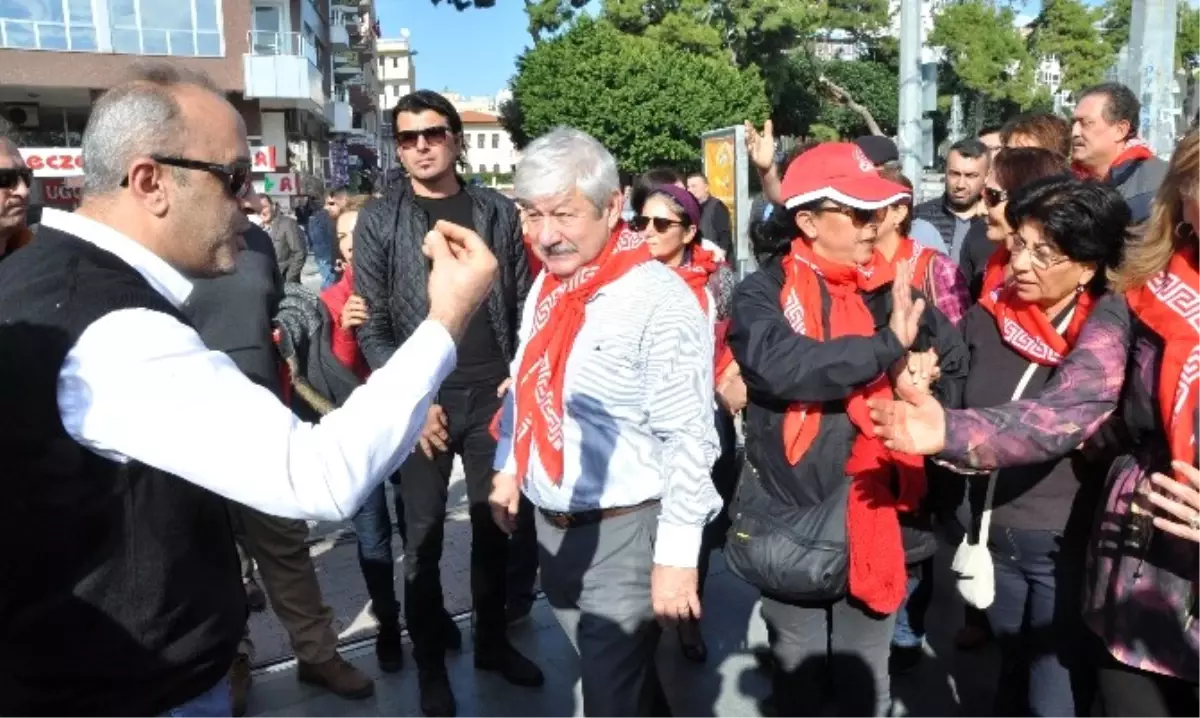 Antalya\'da CHP\'lilerden \'Yasa Tasarısı\' Protestosu