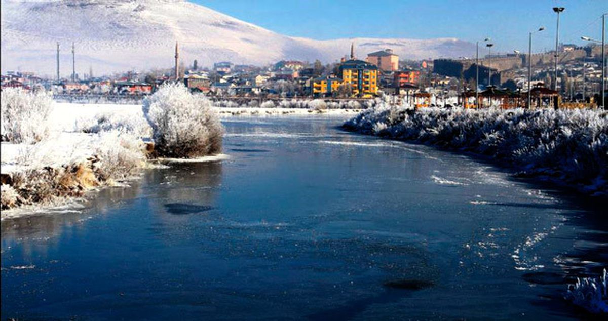 Ardahan\'da Kura Nehri Dondu