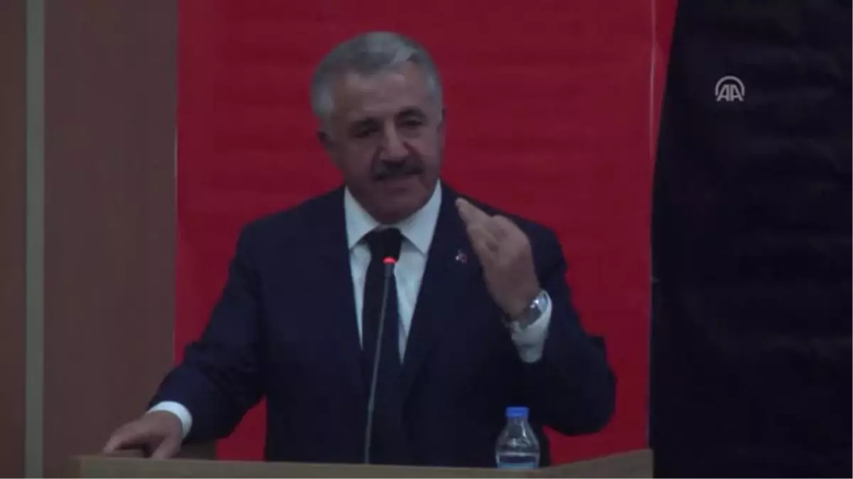 Bakan Arslan: \'Bir Ülkede Iki Başlılık Olmaz. Cumhurbaşkanı Ayrı Hükumet Ayrı\'