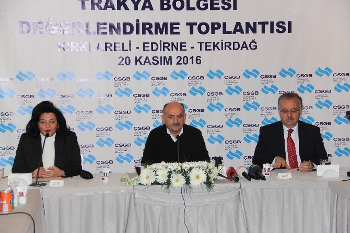 Bakan Müezzinoğlu: "Siyasi Düşüncelerimiz Farklı Olabilir Ama İnsanımızın Sorunları Ortak"